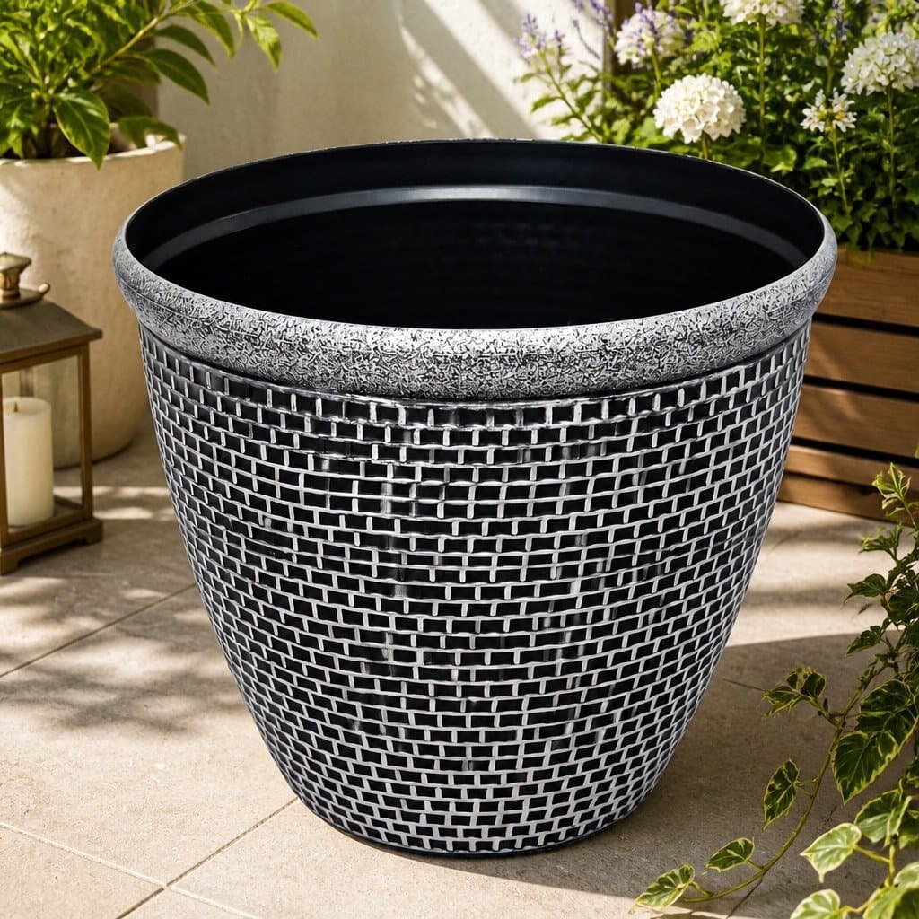 Outdoor Garden Planter Set of 2 Plastic Pots 30cm