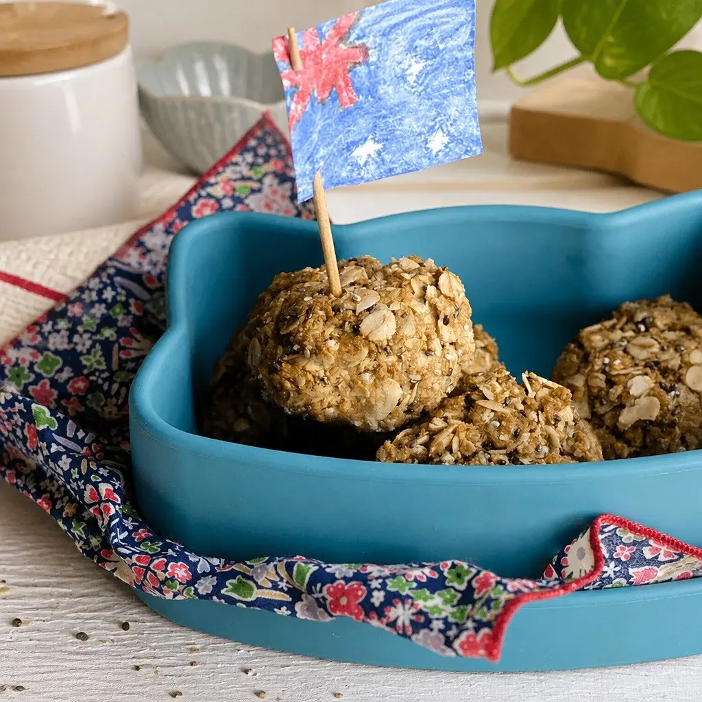 Cat Snackie Food-grade Silicone Toddler Snack Bowl Plate Set Rust 15.8cm x 11.5cm x 4.8cm