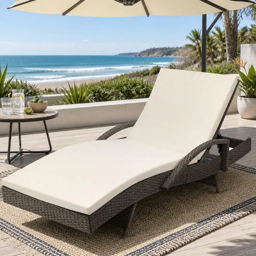 Sun Lounge Wicker Lounger with Adjustable Backrest