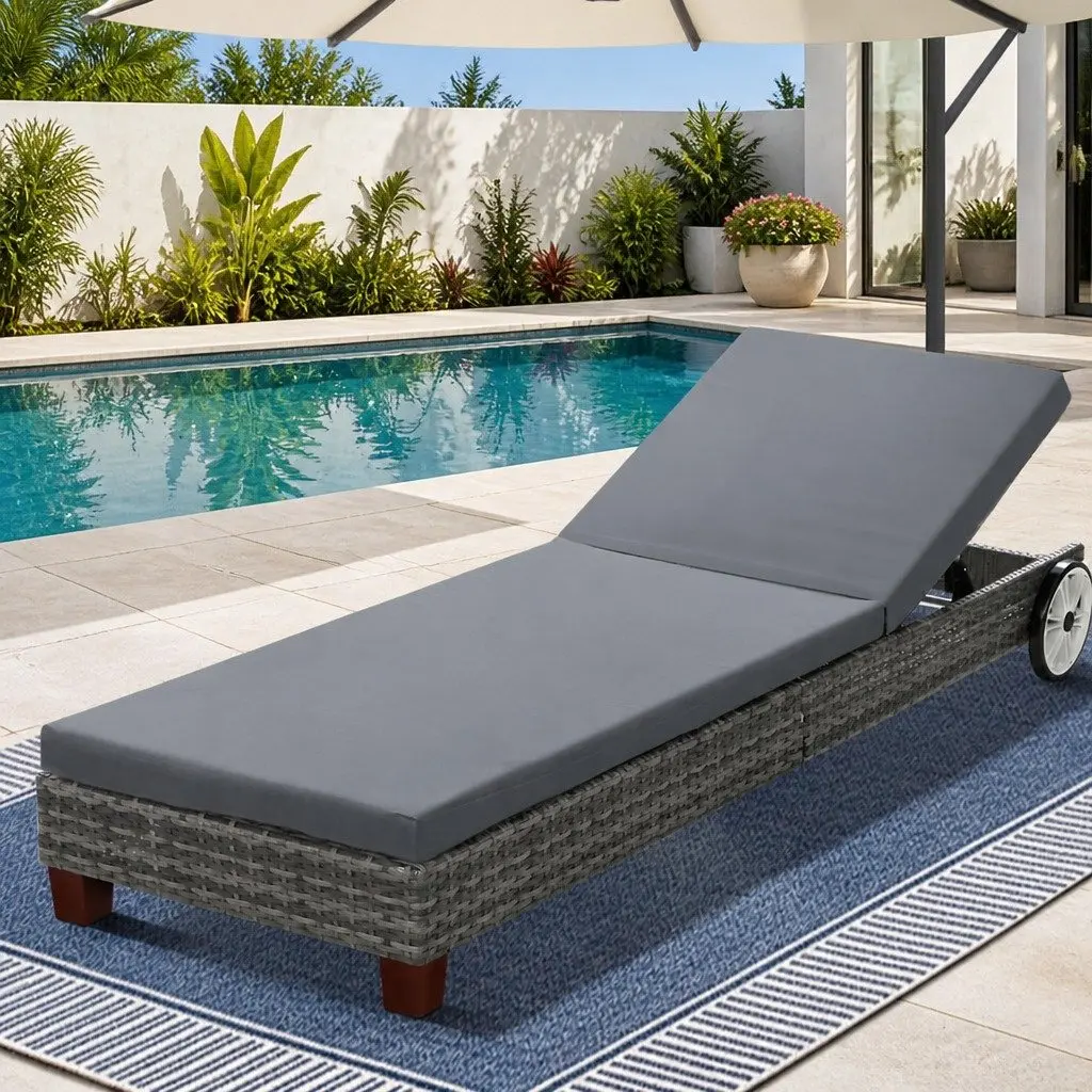 Wicker Lounger Daybed with Wheels and Adjustable Backrest