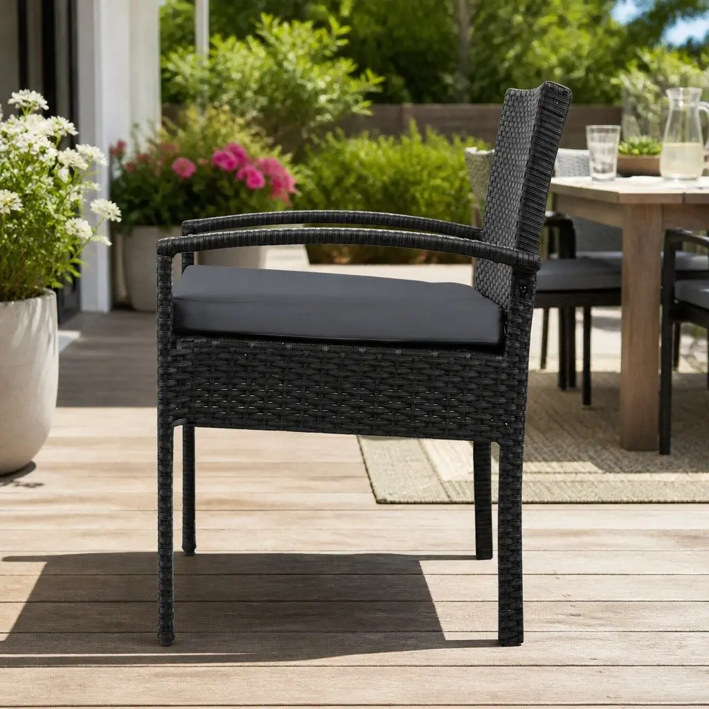 Black Wicker Lounge Chair for Outdoors