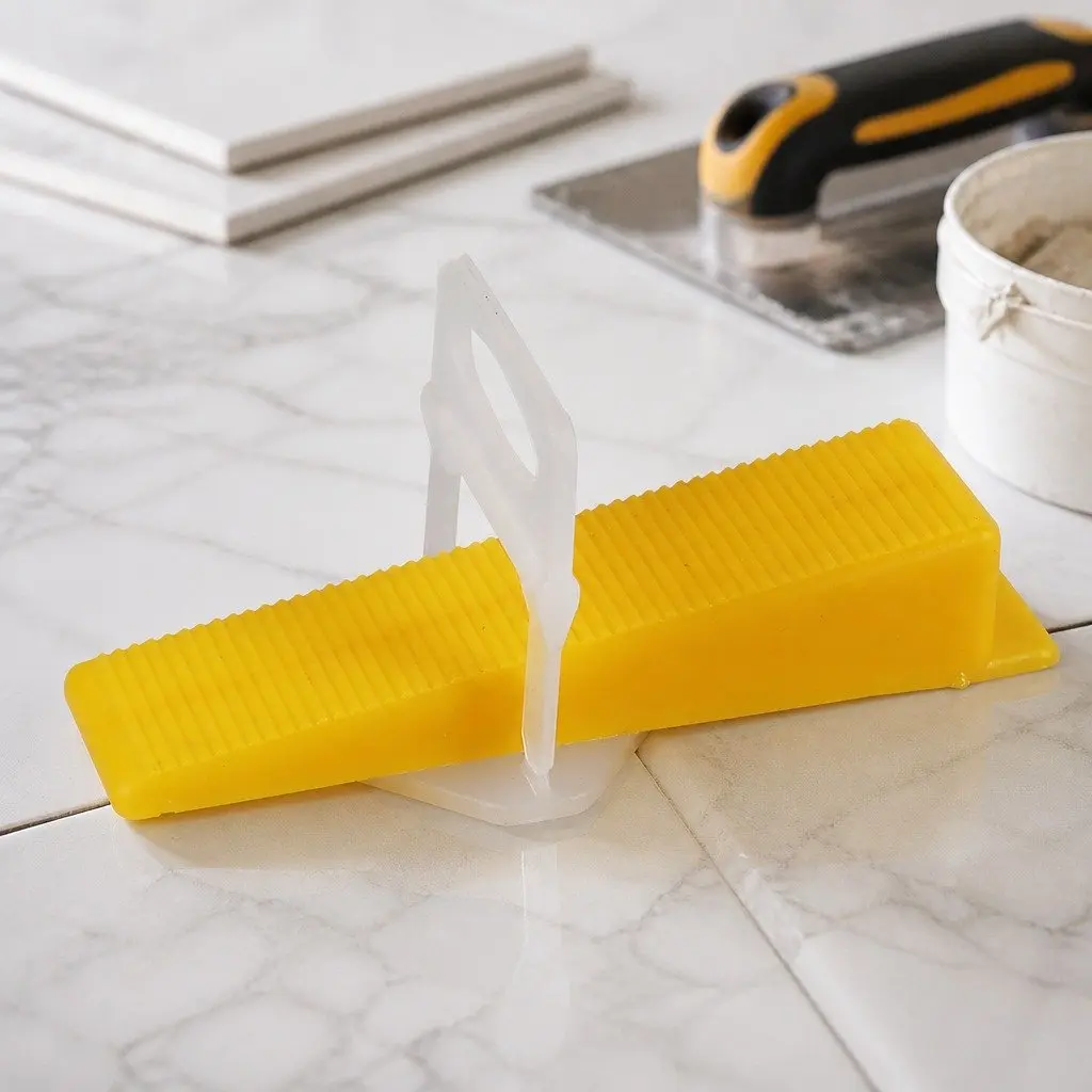 Tile Leveling System Polypropylene Plastic 37mm x 37mm White 400 Clips 200 Wedges Galvanised Steel and Plastic 23cm x 13cm Yellow and Silver 2