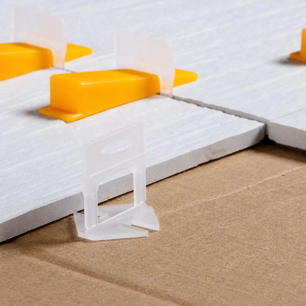 Tile Leveling System Polypropylene Plastic 37mm x 37mm White 400 Clips 200 Wedges Galvanised Steel and Plastic 23cm x 13cm Yellow and Silver 2