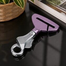 Lightweight Pet Safety Hook for Secure Car Travel